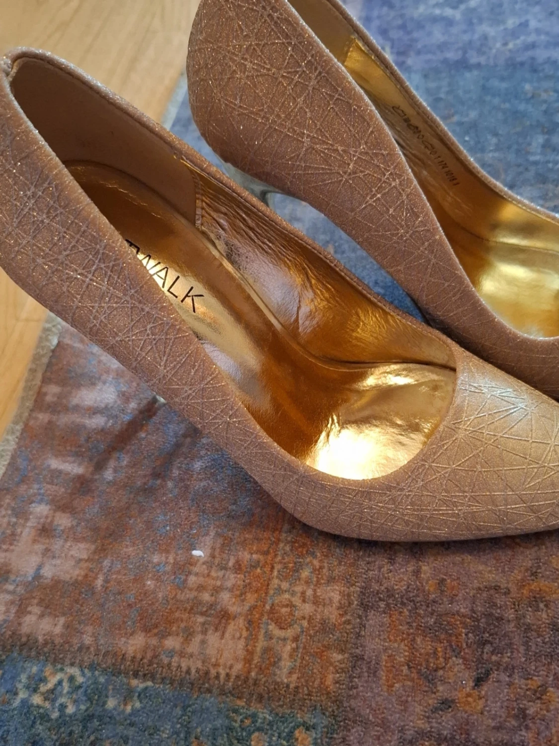 Beige glittriga pumps från Catwalk - 1