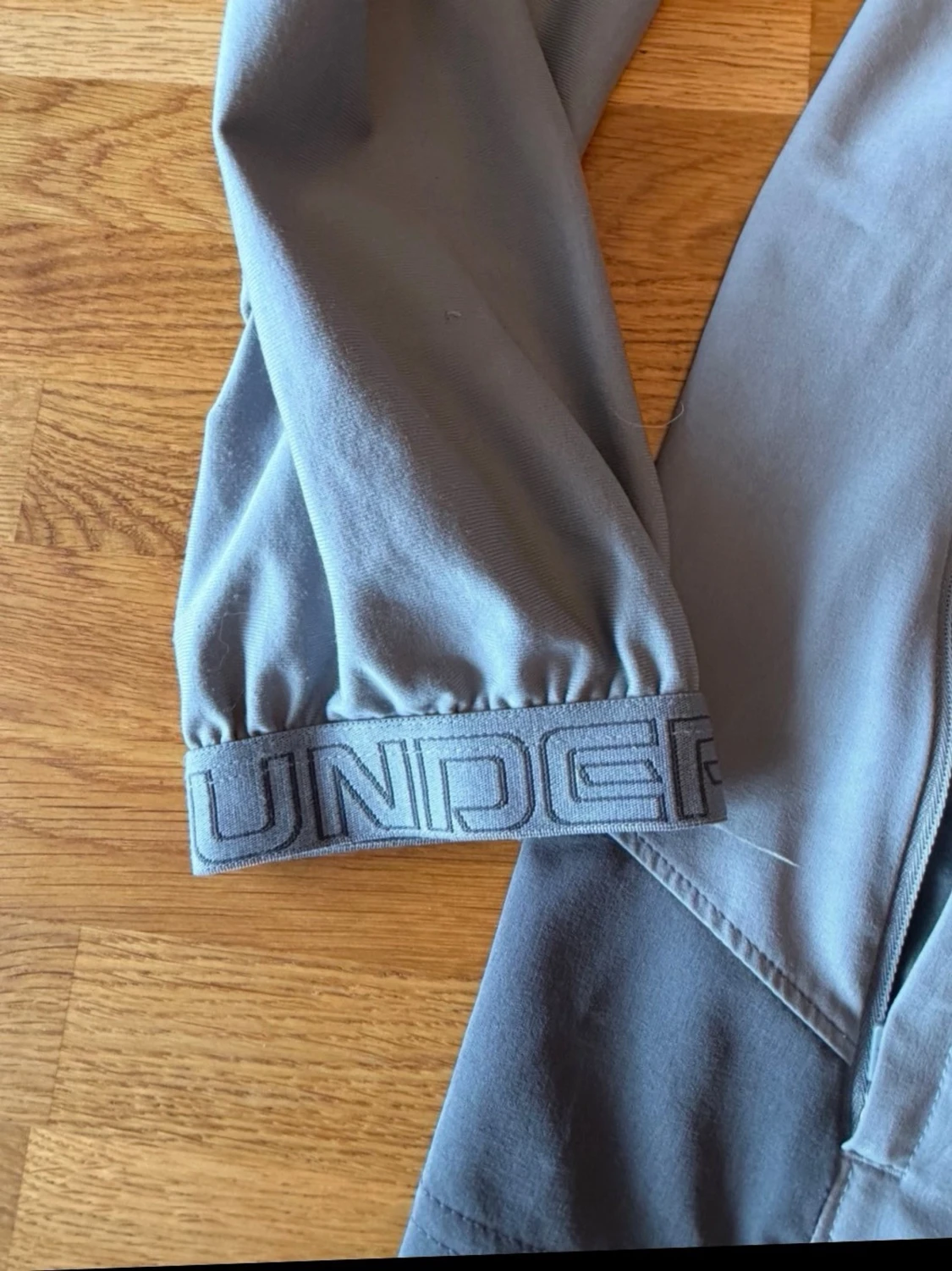 Grå vindjacka från Under Armour - 1