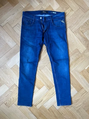 Replay jeans - Slim fit Replay jeans. W31 L32. Kom privat för fler frågor!