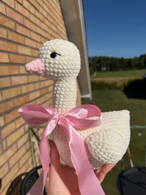 Virkad svan 🦢  - En vacker mjuk virkad svan❣️🦢