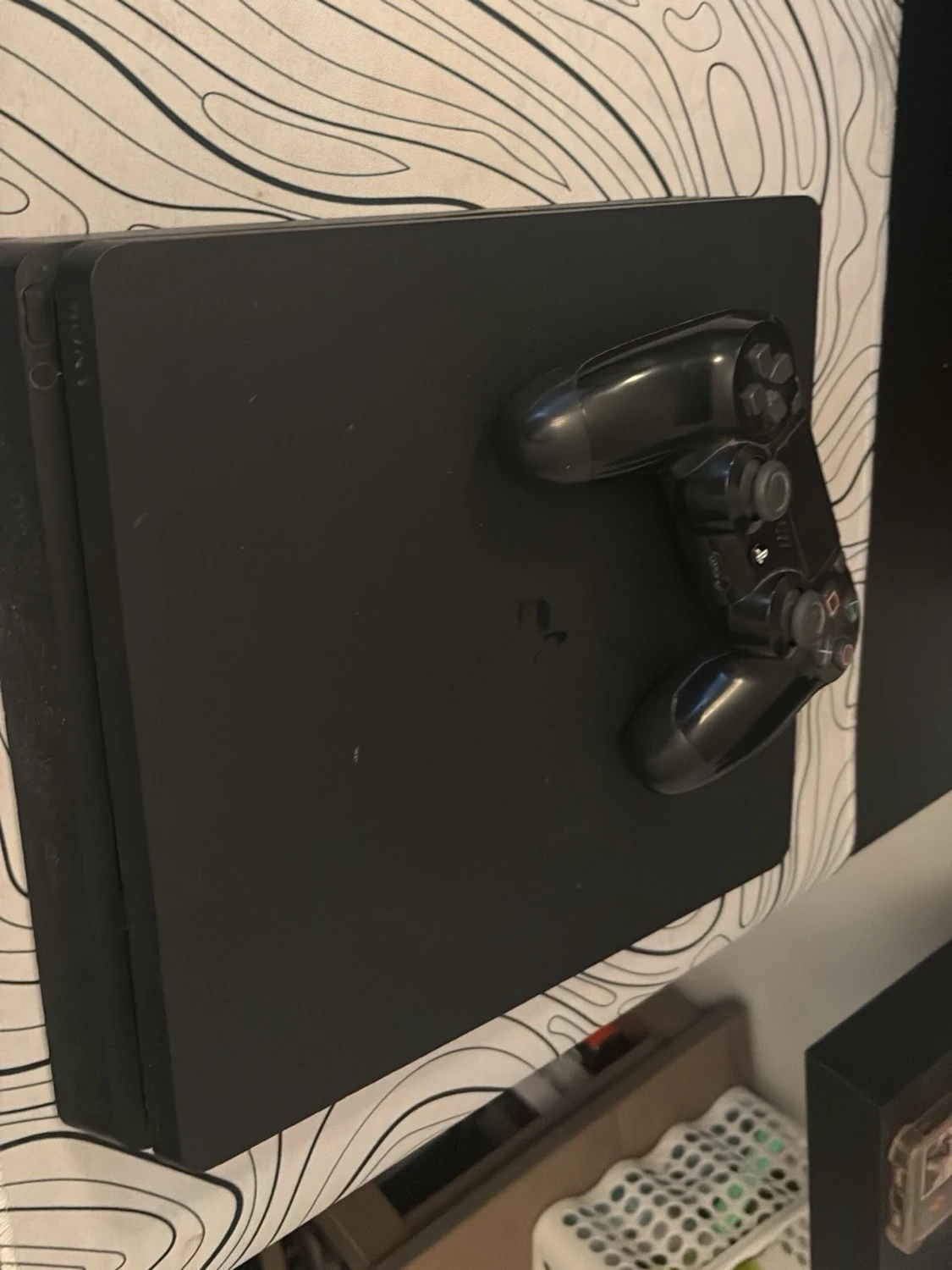 PlayStation 4 Slim med handkontroll