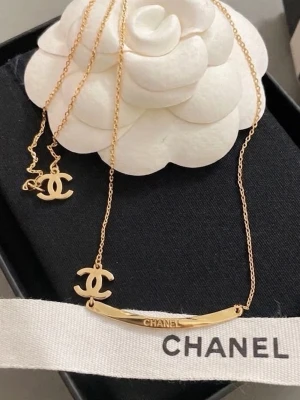 halsband - Helt nytt guldpläterat CC halsband 💛