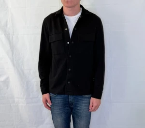 H&M Overshirt Black Men's - Svart overshirt från H&M i mycket fint begagnat skick.
