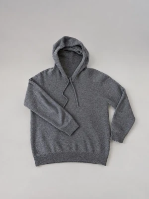 Mörkgrå merinoull tröja  - Säljer en merinoull tröja från Viellas. Väldigt skön och passar till alla olika outfit. Ordinarie pris: 1199. Perfekt för dig som gillar mjuka och sköna tröjor. Inte mycket använda.