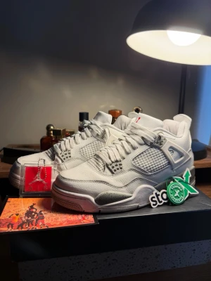 Nike Air Jordan 4 Retro White Oreo - Jordan 4, Storlek 42, Nypris 10400kr