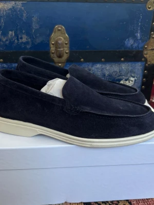 Italienska mocka loafers - Loafers likt summer walks från Loro piana, storlek 41