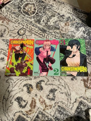 Chainsaw Man Volym 1-3  - Säljer Chainsaw Man volym 1, 2 och 3 i nyskick!Böckerna är i pocketformat och på engelska. köptes för 139 styck 🩷