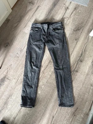 Levis 502 jeans - Säljer ett par fräscha Levis jeans i storlek 31 32 slim fit. Använda väldigt få gånger