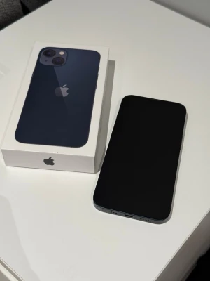 IPhone 13 128gb - Apple IPhone 13 blå 128gb. Små skavnaker men inget som påverkar funktion, kartong ingår och pris kan diskuteras. Tveka inte på att höra av dig!