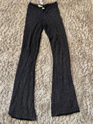 Odd Molly spetsbyxor - Fin byxa Köptes nya för 1099kr (prislapp kvar) säljer för 500kr nu! (Pris kan diskuteras) Odd molly byxor i spets/tyg i strl 1 (small) 💗