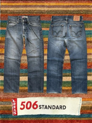 *Straight/Bootcut* Levi’s 506  - Ett par extremt snygga Levi’s jeans med en trevlig wash! Modellen kallas 506 och är rak med lite bootcut! Storlek 31/34, utgå från måtten på sista bilden. Något slitet i skrevet. Hör av dig vid frågor! 