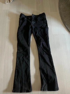 Lågmidjade jeans - Stormen 158, passar xxs-xs! Är öppen för prisförslag!