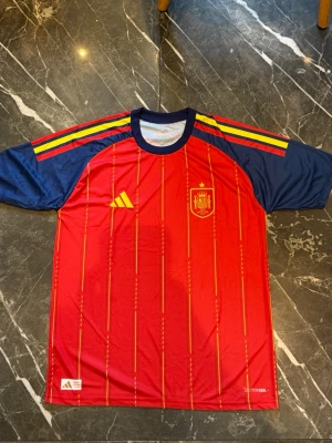 Spanien hemmatröja  - Strl: M Skick: Helt ny 