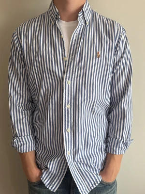 Ralph Lauren Skjorta - - Condition: 8/10 - Color: Blue/White - Size: S