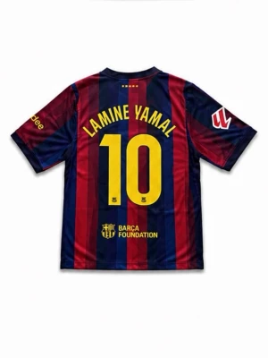 Barcelona matchtröja Lamine Yamal #10 - Helt oanvänd Barcelona matchtröja med Lamine Yamal på ryggen med nummer 10. Skriv vid funderingar!