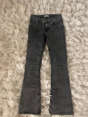 Jeans  - Ett par jeans från Gina Tricot jättefina och bra längd om man är lång 