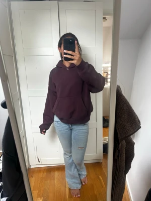 Vinröd hoodie - Helt oanvänd vinröd hoodie 