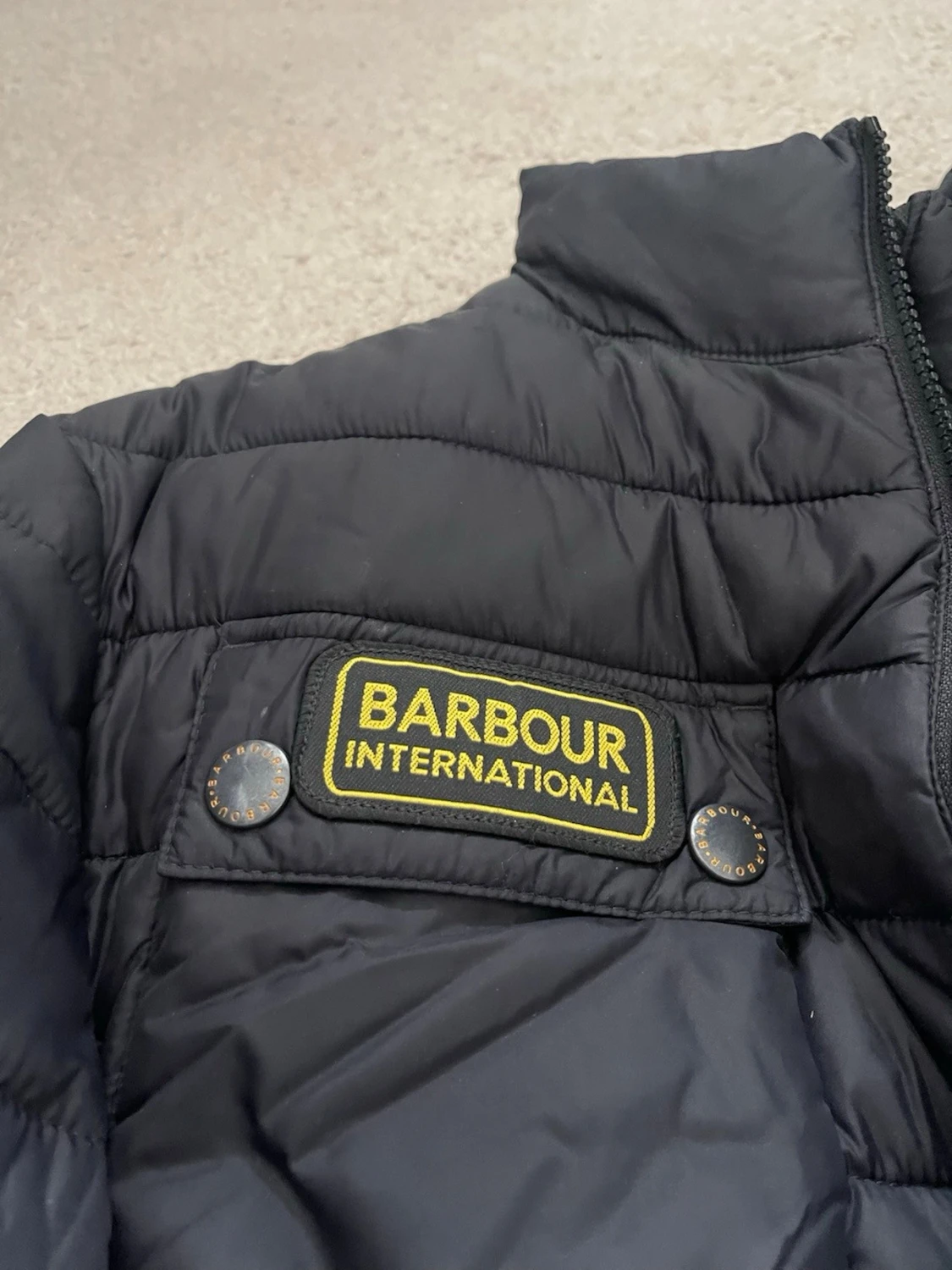 Svart pufferjacka från Barbour - 1