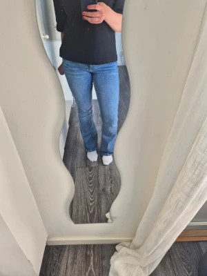 Ljusblå jeans - Superfina ,knappt använda. Från Gina Young strl. 170, passar mig som är S/M❣️ Säljer ett par likande grå/svarta också!