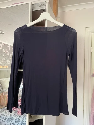 Cashmere topp från intemissimi - Säljer min intimissimi topp för att jag inte får användning av den, har använt den fåtal gånger så därför är den i väldigt bra skick😊💕