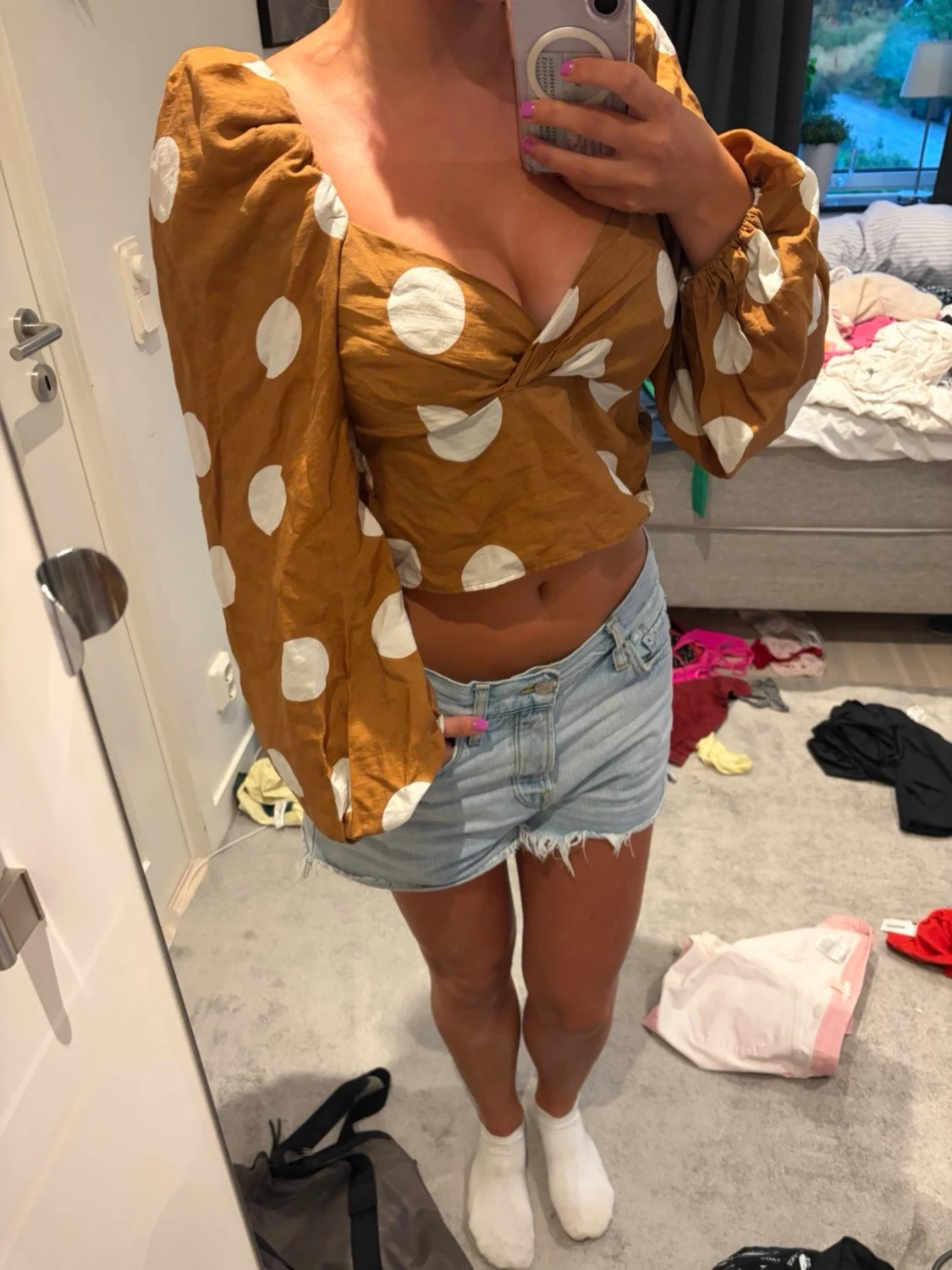 Brun prickig croppad blus - 1