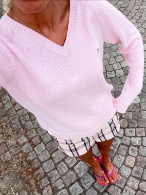 Sååå snygg stickad tröja  - Säljer denna så snygga stickade tröja🌸🌸🌸🌸
