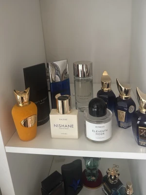 Parfymkollektion med exklusiva märken -  Säljer från 1ml till 10ml ochså/Stor parfymkollektion med exklusiva märken som Chanel, Nishane, Byredo, Dolce & Gabbana, Jean Paul Gaultier och Xerjoff. Flakongerna varierar i färg och form, från klassiskt svart och genomskinligt till färgstarka och unika designer. Perfekt för dig som vill ha variation och lyxiga dofter. Priset beror på märket o hur mycket ml kvar i flaskan/ s