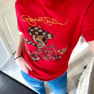 Ed hardy t-shirt - Säljer en ed hardy t-shirt i strl M. Supercool!! Köpare står för frakt❤️‍🔥