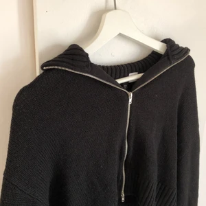 Stickad tröja  - Fin Stickad tröja storlek xs bara använda ca 3 gånger 💕 original pris 199kr