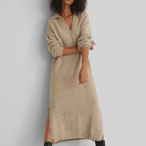 Stickad klänning från Mango  - Säljer denna fina klänning från Mango, endast använd två gånger så näst intill oanvänd. Ursprungspris 599kr, säljer för 399kr, men pris kan förhandlas. DM för fler bilder om så önskas.