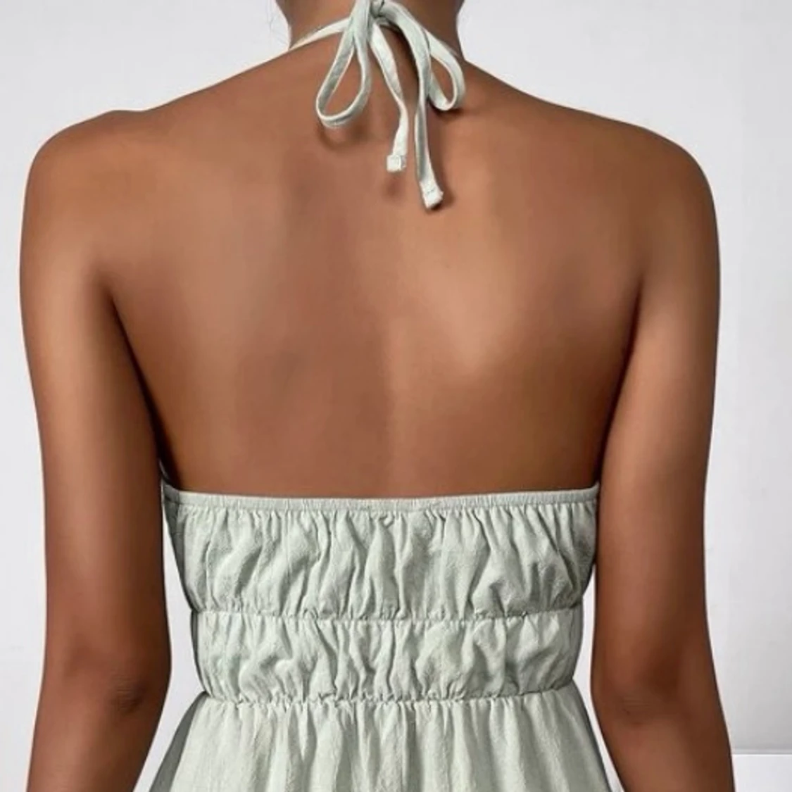 Rygglös trendig miniklänning - 90