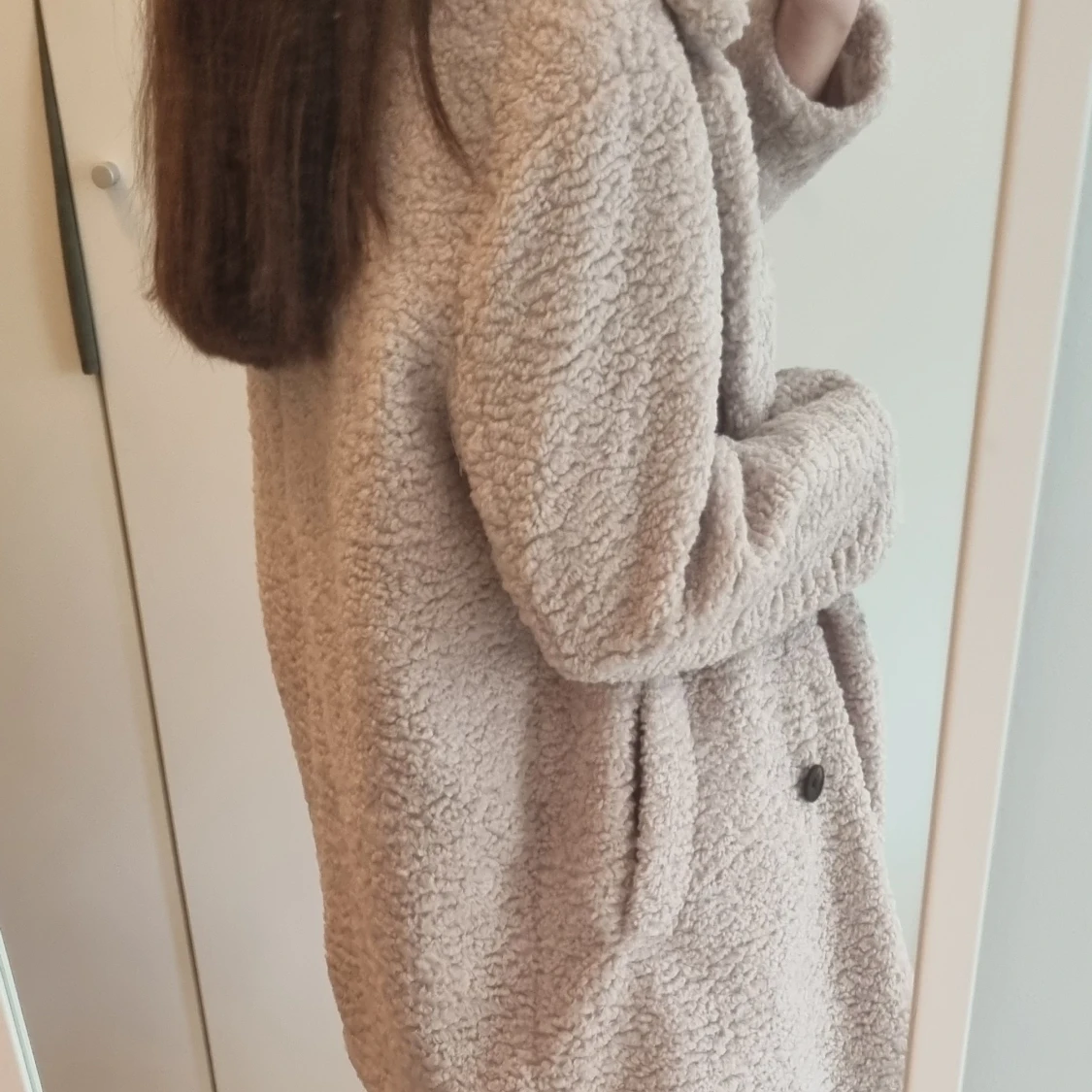 Oanvänd benvit teddykappa från Pull&Bear - 90