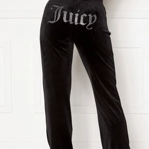 Juice byxor  - Storlek s köpta för ett år sen, har använt dom ett par gånger men i bra skick förutom att några diamanter har ramlat av. Köpta för 790 kr säljer för 200k kr