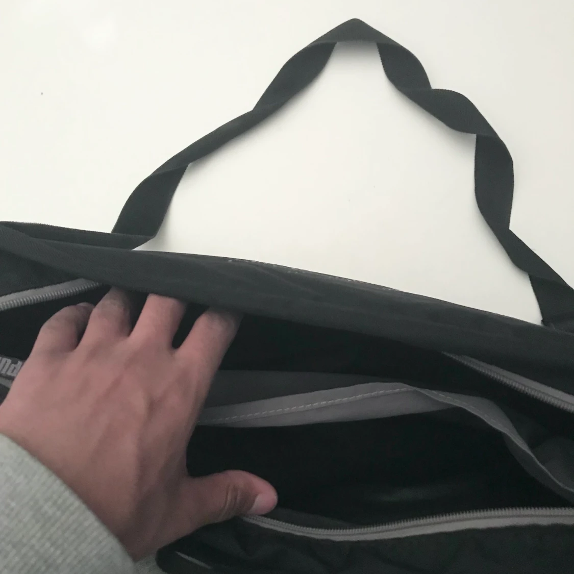 Svart axelbandsväska - 90