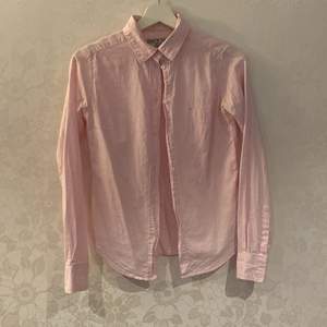 Söt rosa skjorta använd 2 gånger 