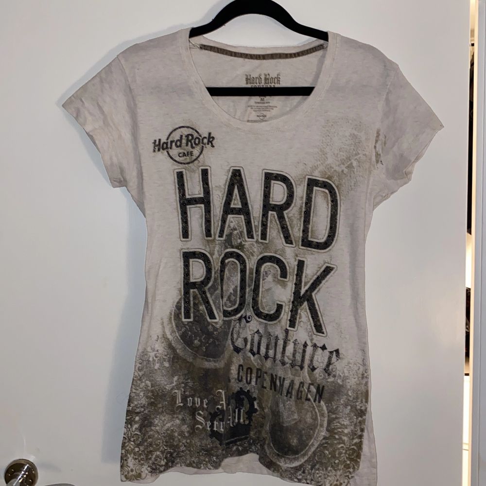 Vit jätte fin Hard rock couture t-shirt i storlek M 💓 49kr+frakt. T-shirts.