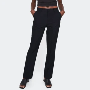 Svarta kostymbyxor  - Säljer dessa super snygga kostymbyxor som jag inte längre kan ha tyvärr,💞 storlek 34 nypris 399kr💞 köp direkt för 150+frakt (spårbar)