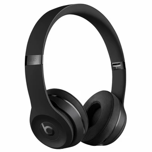 Beats Solo3 Trådlösa Hörlurar - Säljer mina helt nya beats hörlurar, har helhjärtat använt dom en gång. Jag säljer dom pga att jag inte använder dom i min vardag lika mycket då jag inte har tid att lyssna på massa grejer. Passar alla då du kan justera hur du vill den ska sitta, volymen är magisk du hör legit ingenting och ingen hör din musik.