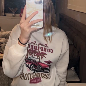 Tjockare tröja, storlek S - En väldigt fin och skön tröja som är använd typ 2,3 gånger så i bra skick, pris kan diskuteras och frakt diskuteras vid intresse.