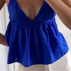 Volangtopp  - Super trendig topp från bikbok, slutsåld överallt.