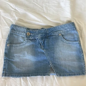JEANS KJOL - Jättesöt jeans kjol köpt second hand. Midjemått-76❤️