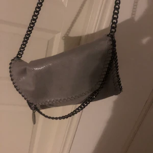 Väska - Super fin Stellamccartney lik väska. Har inte fått användning för den.