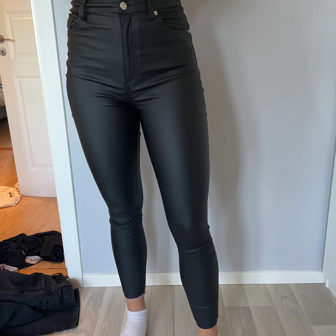 Svarta typ skinnbyxer