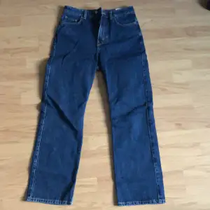 Baggy jeans ifrån weekday i modellen rowe. storlek w29 l30. köparen står för frakt 💚