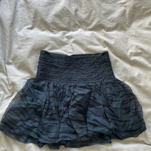 Ganni kjol - Superfin kjol i tigerrandigt mönster