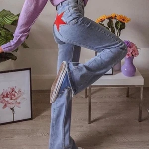 Jeans med stjärnor - Säljer minna skit snygga jeans eftersom att dom inte kommer till användning längre. Skriv för fler bilder❤️❤️