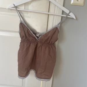 Odd molly topp - Odd molly topp. Köpt på sellpy för 250kr men i fint skick o själv aldrig använt den. Lapp kvar. Strl M men snarare en S eller XS. 140kr 