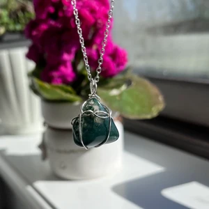 Mossagata halsband  - Mossagat hjälper oss att se det vackra i världen och hjälper oss att höja vårt självförtroende.             Chakra: Hjärta