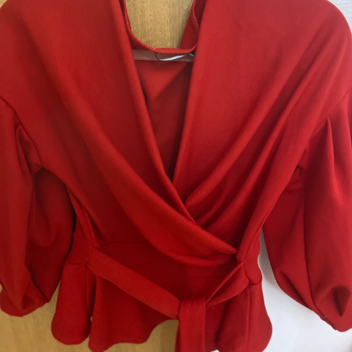 Röd omlott topp - 90