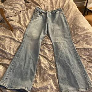 Säljer dessa levis jeans i storlek 28, säljer för 500 +frakt